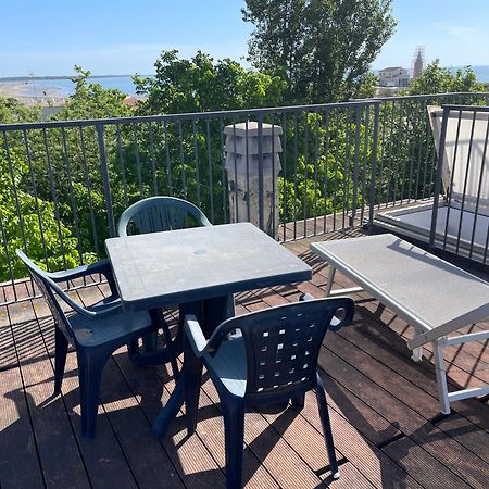 Reverso - Alloggi Con Solarium Vista Mare Caorle Exteriör bild